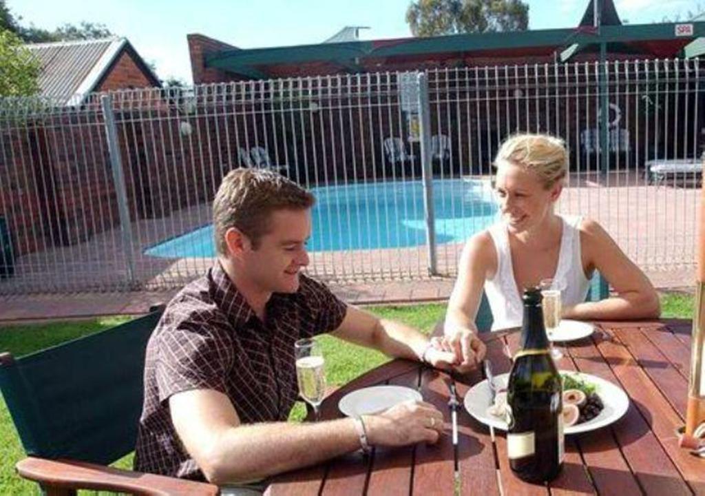 Echuca Nirebo Motel Zewnętrze zdjęcie